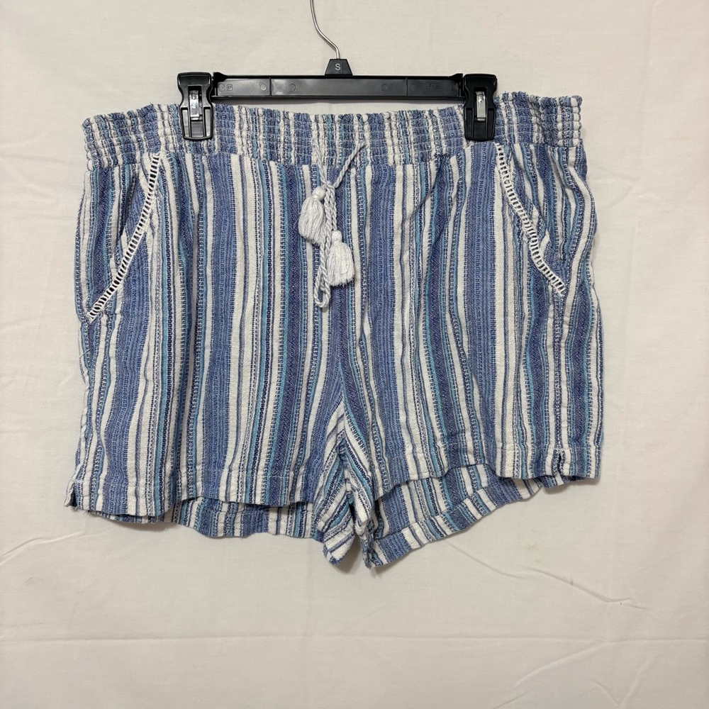 Briggs New York linen blend striped shorts in blue and white.